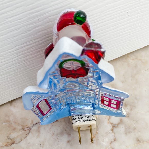 Magical Winter Christmas Santa with Glitter Nightlight - Picture 5 of 5